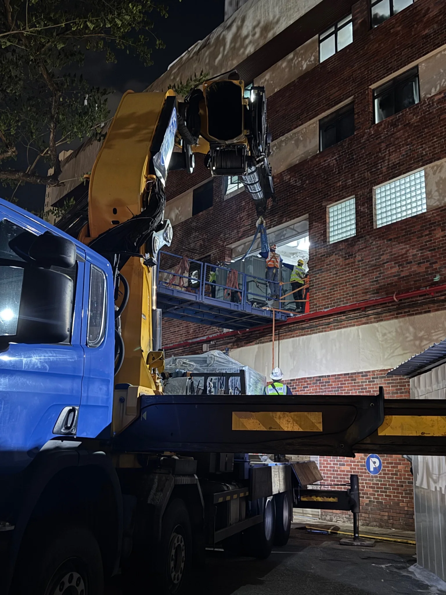 Night high-rise machinery hoisting in Singapore