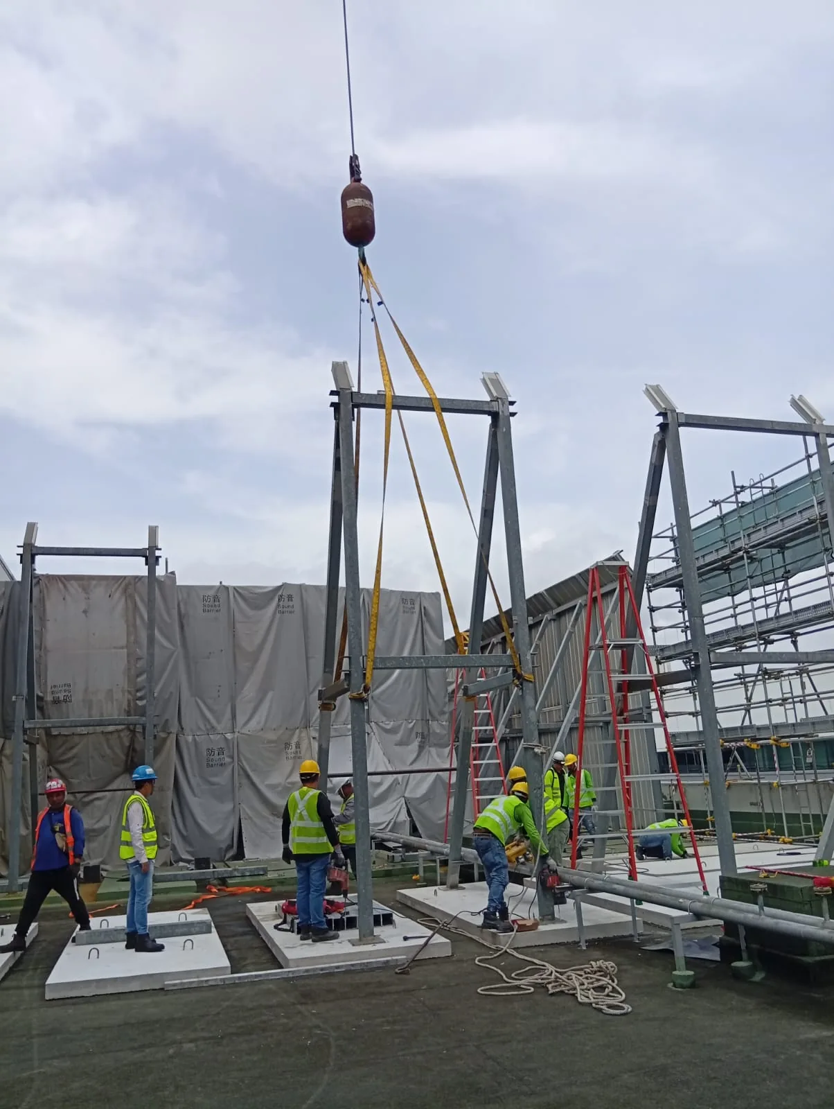 Rooftop steel frame lifting and installation